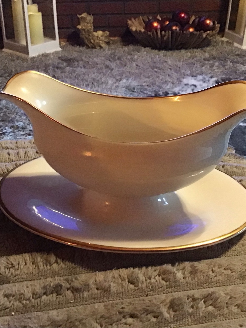 Lenox White Porcelain Gravy Boat with Gold Trim